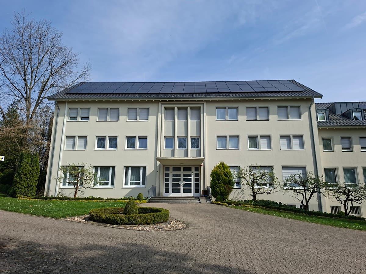 Schönstätter Marienschwestern setzen auf Photovoltaik: 99-kWp-Anlage versorgt vier Gebäude
